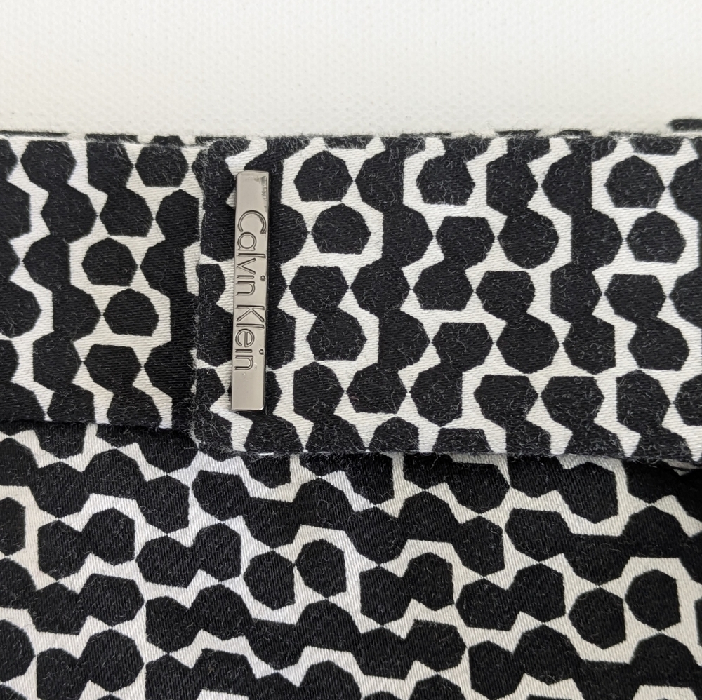 Calvin Klein EUC Stretchy Pants Women’s Sz 0 Black and White Geometric Slacks - Picture 7 of 11